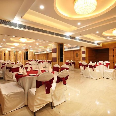Mint Hotel Premia Chandigarh, Zirakpur Экстерьер фото