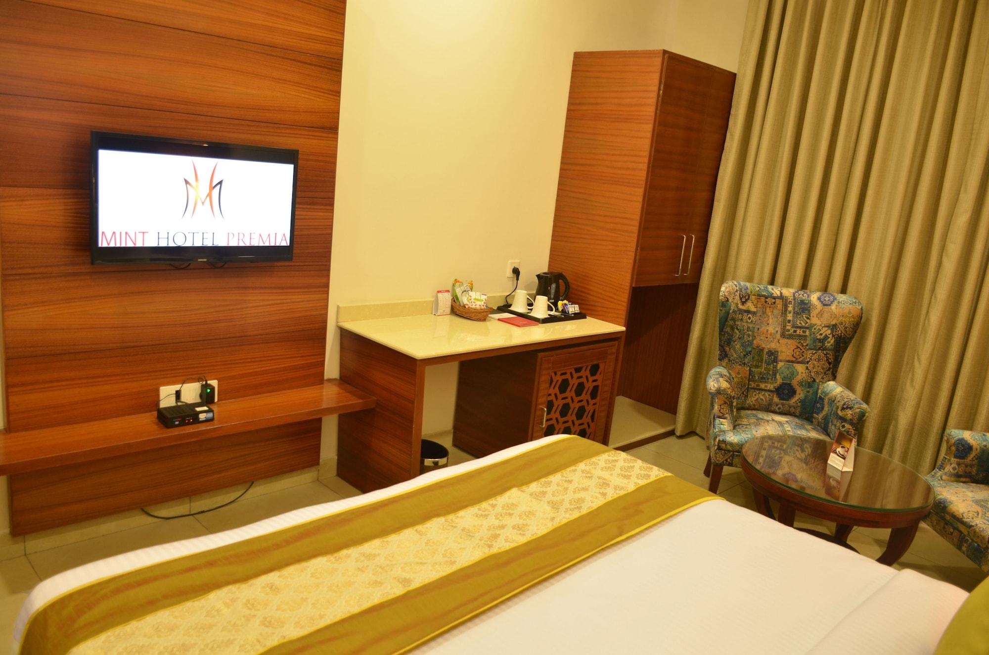 Mint Hotel Premia Chandigarh, Zirakpur Экстерьер фото