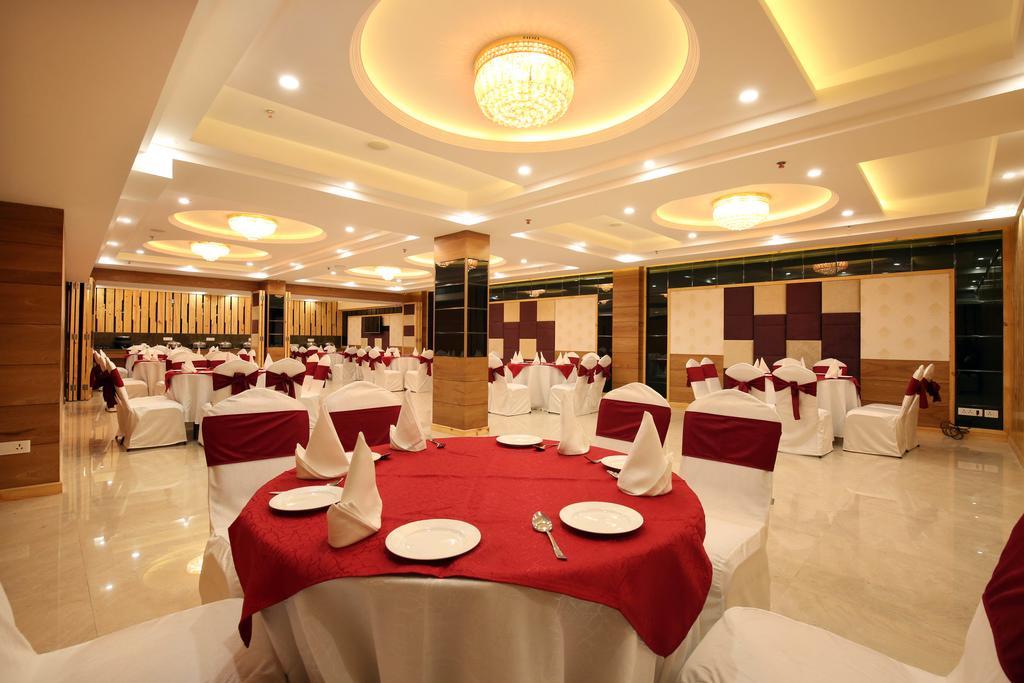 Mint Hotel Premia Chandigarh, Zirakpur Экстерьер фото