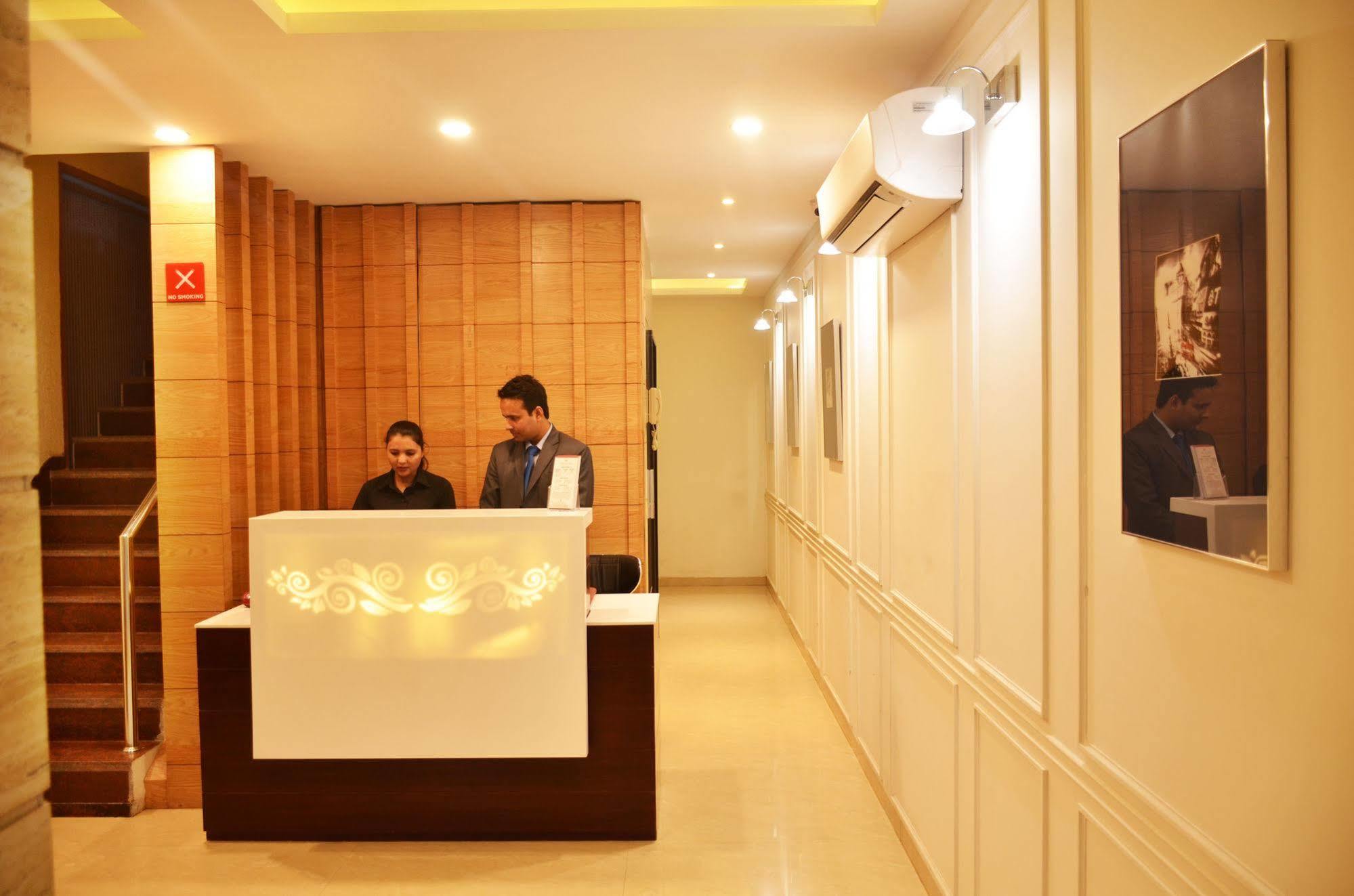 Mint Hotel Premia Chandigarh, Zirakpur Экстерьер фото